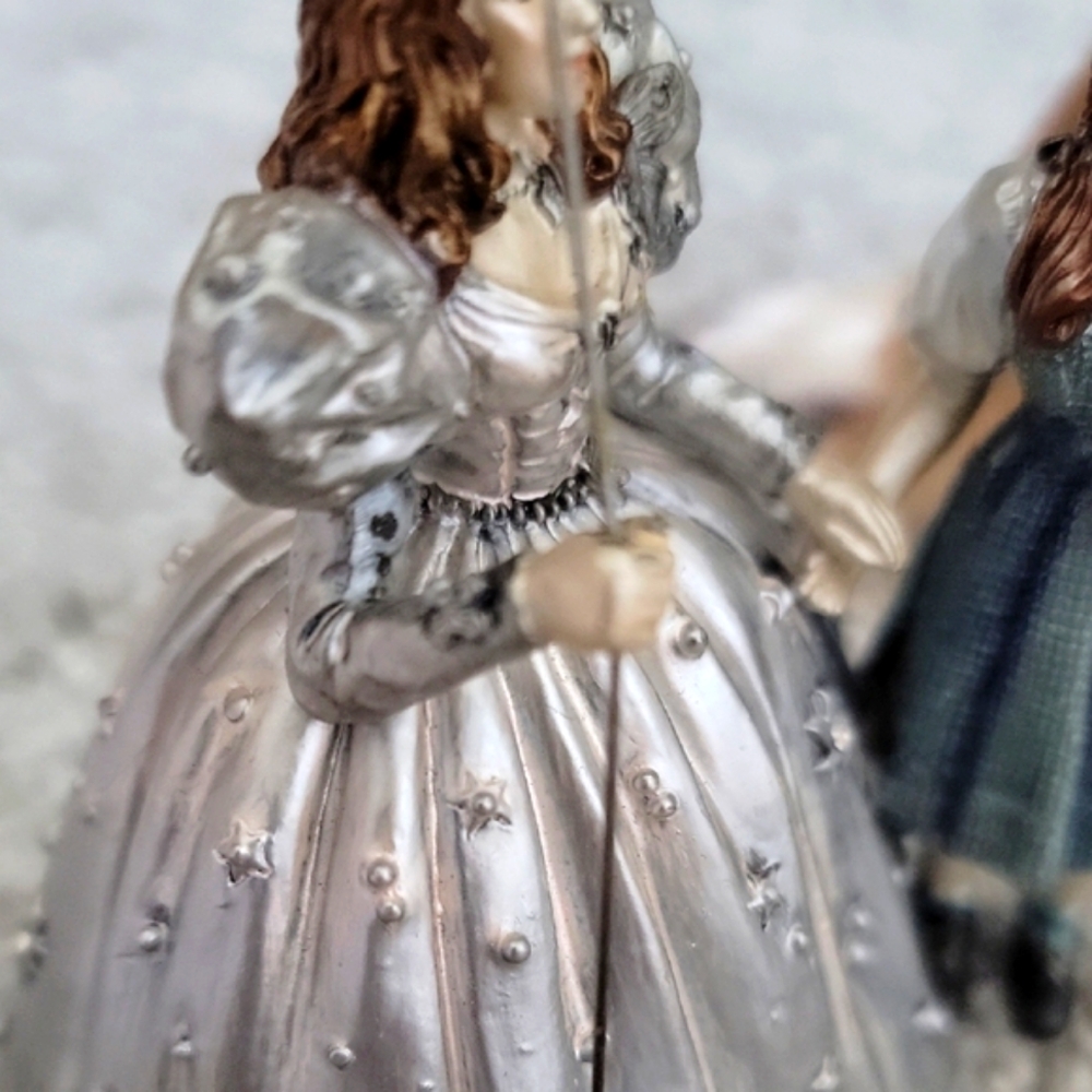 Wizard of Oz Glinda and Dorothy Pewter Figurine. 2007 - Picture 3 of 6